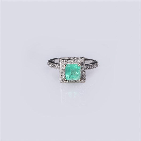 Stunning Emerald and Diamond 14k Ring