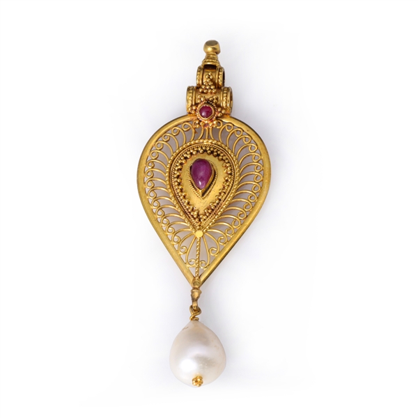 Vintage Indian 18k Yellow Gold Filigree Pendant with Rubies & Natural Pearl
